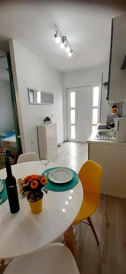 Lennida Studio Apartman With Free Parking Kavran Exterior photo
